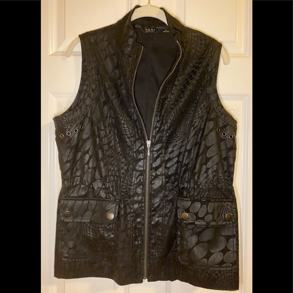 NWOT Toni Morgan black pattern vest.